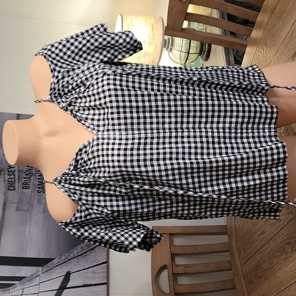 Velvet by Graham & Spencer Gingham cold shoulder - Picture 6 of 15